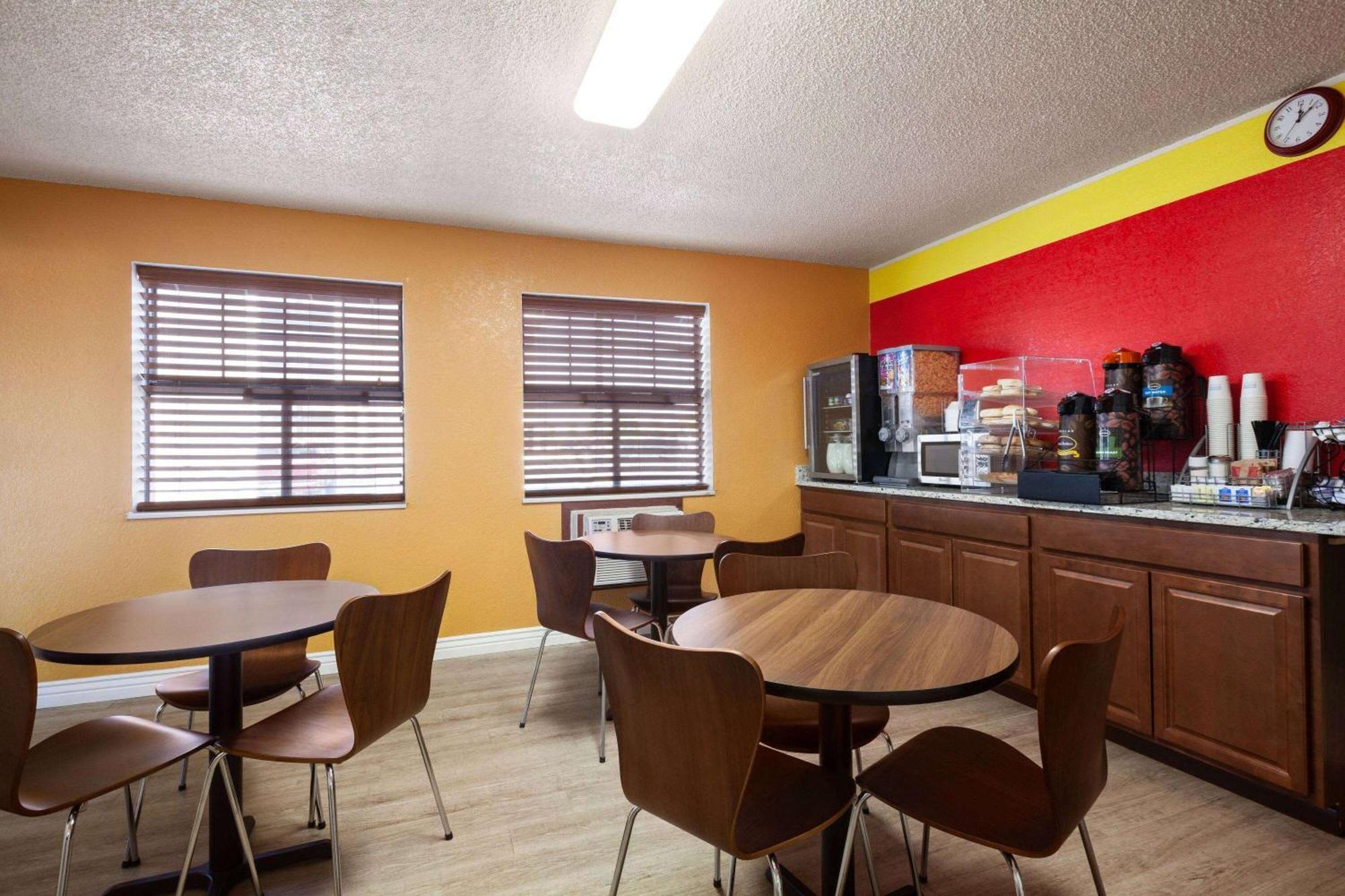 Hotel Super 8 By Wyndham Colorado Springs/Afa Area Exterior foto